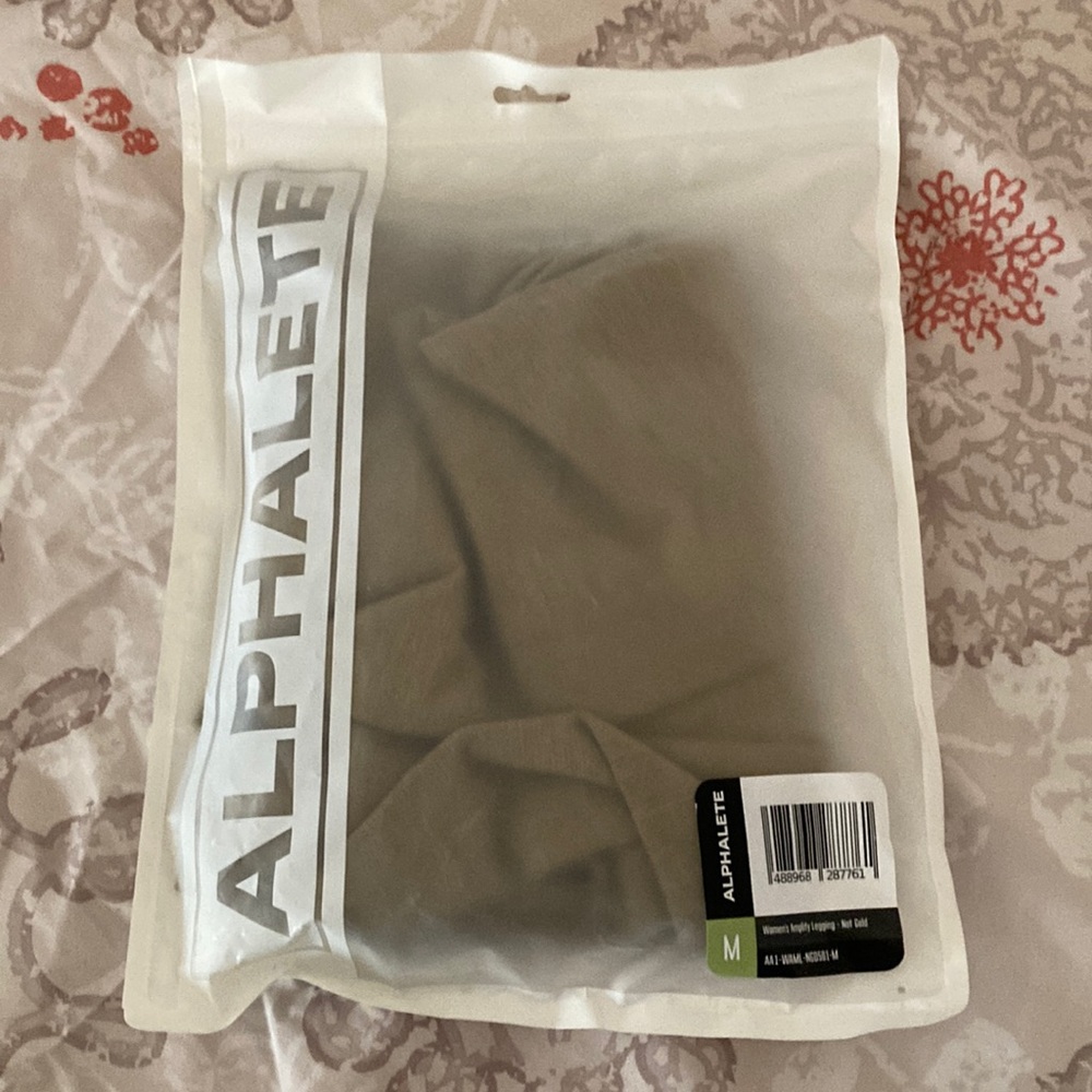 Alphalete AMPLIFY leggings. M. Tried on only.